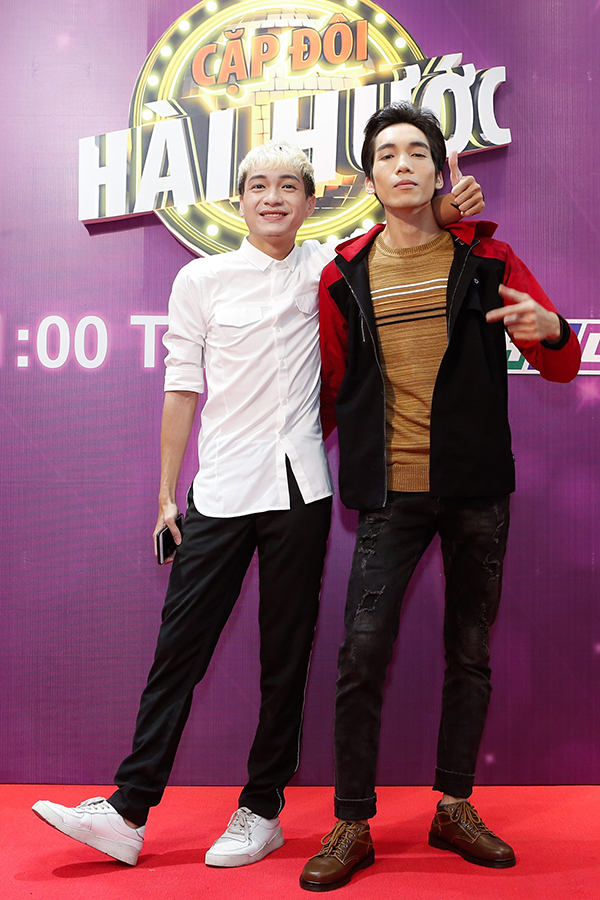 Thanh Bạch gây sốc khi xuất hiện ở họp báo với hình tượng không giống ai